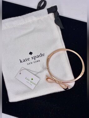 Kate Spade Love Notes Take A Bow Bangle Bracelet in rose gold NWT